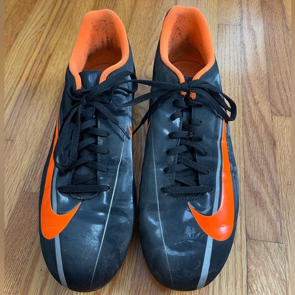 Nike Cleats - Picture 2 of 3